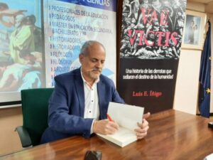 Luis E. Íñigo: «La Historia casi nunca hace justicia a los vencidos»