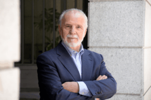 Entrevista al decano del Colegio.