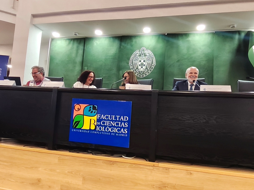 Los integrantes de la mesa presidencial durante la intervención del decano en la inauguración del IX Congreso Internacional de Docentes de Ciencia y Tecnología en la Facultad de Ciencias Biológicas de la UCM.
