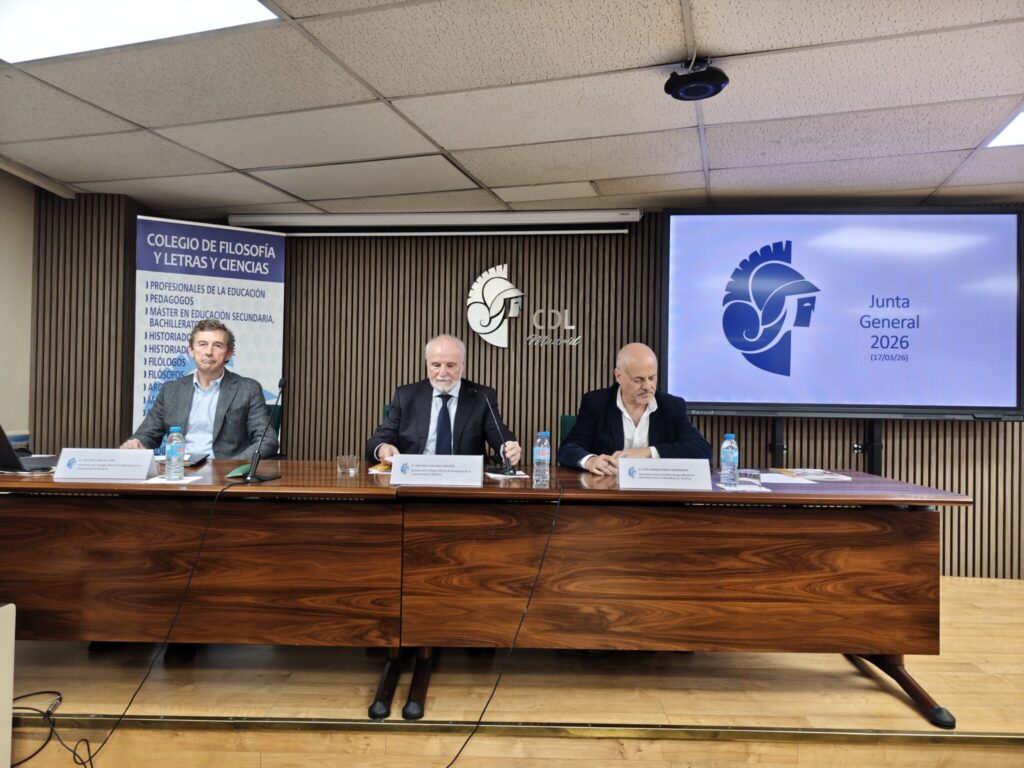 Mesa de la junta general ordinaria del colegio oficial de doctores y licenciados de Madrid