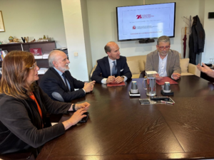 El Consejo General de CDL y la Universidad Camilo José Cela firman un convenio estratégico de formación docente.